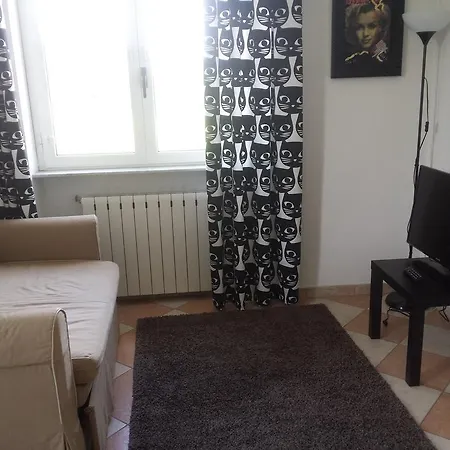 Shopping Outlet Apartment *