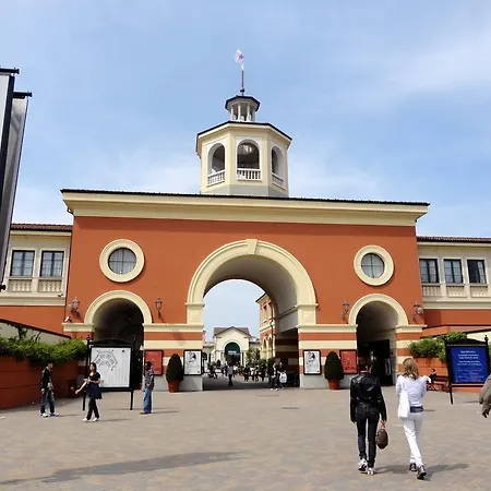 Shopping Outlet Apartment